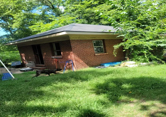 Photo 6 of Single family home for sale at 703 W Burleson St, Marshall, TX 75670 | MLS# 13971734 | Listing updated on 2026-09-03