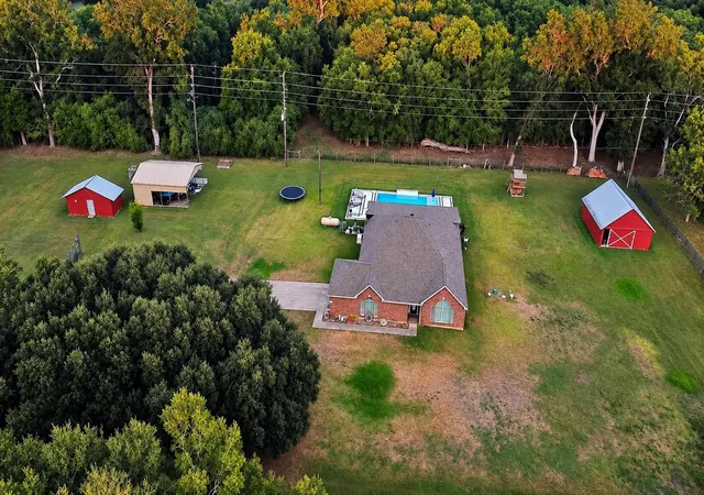Photo 4 of Single family home for sale at 1114 Wagon Rd, Wallis, TX 77485 | MLS# 39687466 | Listing updated on 2026-10-08