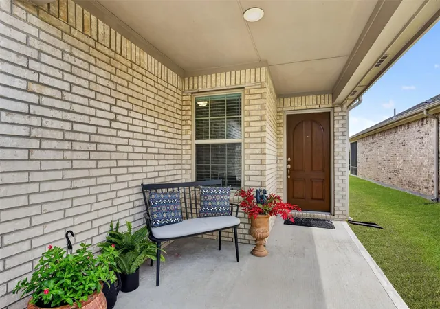 Photo 2 of Single family home for sale at 418 Thistle Thorn Dr, Spring, TX 77382 | MLS# 77229736 | Listing updated on 2026-09-11