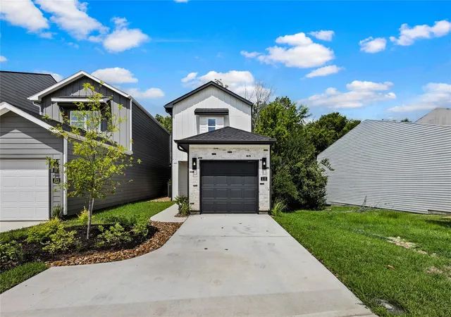 Photo 3 of Single family home for sale at 115 Capetown, Montgomery, TX 77356 | MLS# 79696587 | Listing updated on 2026-09-23