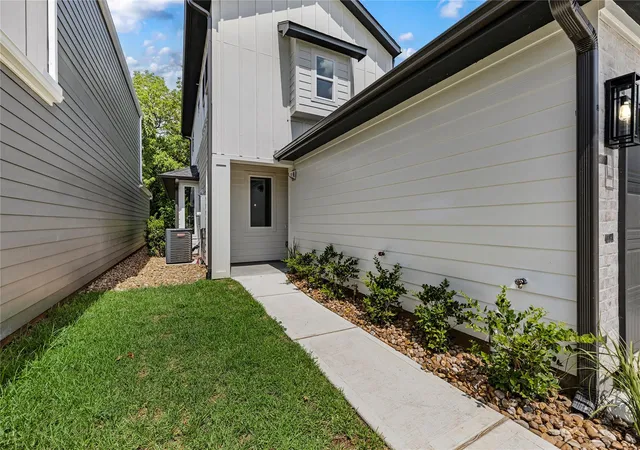 Photo 3 of Single family home for sale at 115 Capetown, Montgomery, TX 77356 | MLS# 79696587 | Listing updated on 2026-09-23