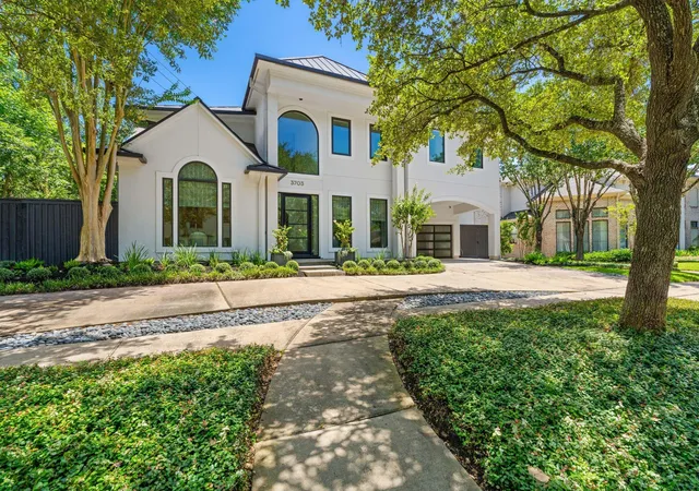 Photo 1 of Mansion for sale at 3703 Wroxton Rd, Houston, TX 77005 | MLS# 76580958 | Listing updated on 2026-10-10