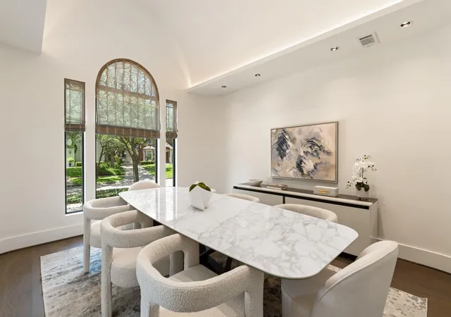Photo 3 of Mansion for sale at 3703 Wroxton Rd, Houston, TX 77005 | MLS# 76580958 | Listing updated on 2026-10-10