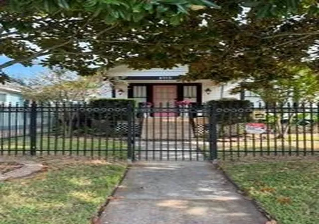 Photo 2 of Single family home for sale at 4713 Ave R, Galveston, TX 77551 | MLS# 73838771 | Listing updated on 2026-09-10