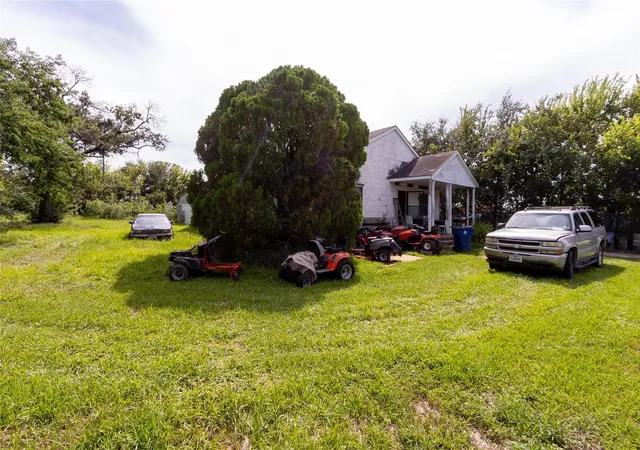Photo 2 of Single family home for sale at 2421 12th Avenue N, Texas City, TX 77590 | MLS# 11972025 | Listing updated on 2026-10-09