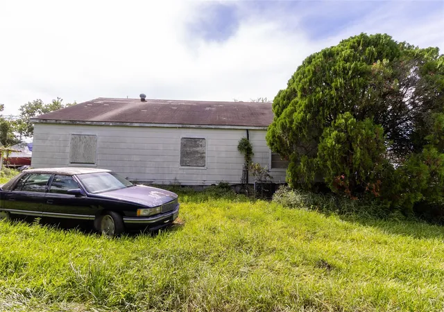 Photo 3 of Single family home for sale at 2421 12th Avenue N, Texas City, TX 77590 | MLS# 11972025 | Listing updated on 2026-10-09