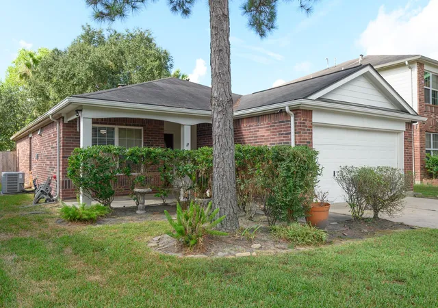 Single family home for sale at 11815 S Brenton Knoll Dr, Tomball, TX 77375 | MLS# 36276973