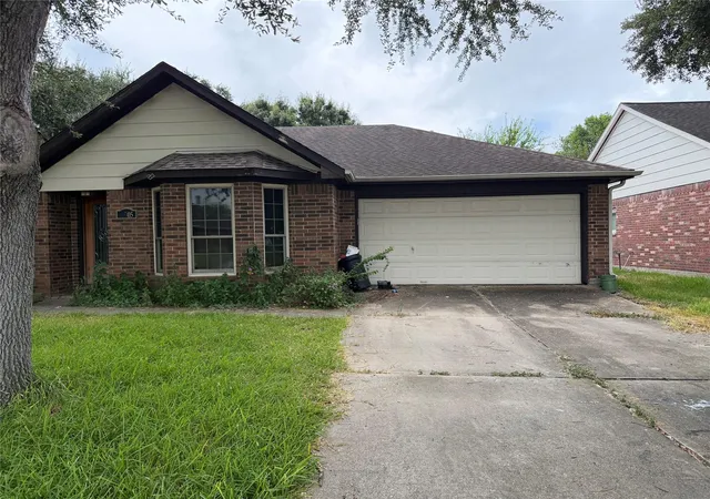 Photo 3 of Sale Pending at 4905 Glenview Dr, La Porte, TX 77571 | MLS# 14179849 | Listing updated on 2026-10-02