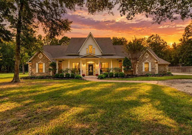 Photo 1 of Sale Pending at 910 Cmns Vista Dr, Huffman, TX 77336 | MLS# 85339829 | Listing updated on 2026-09-16