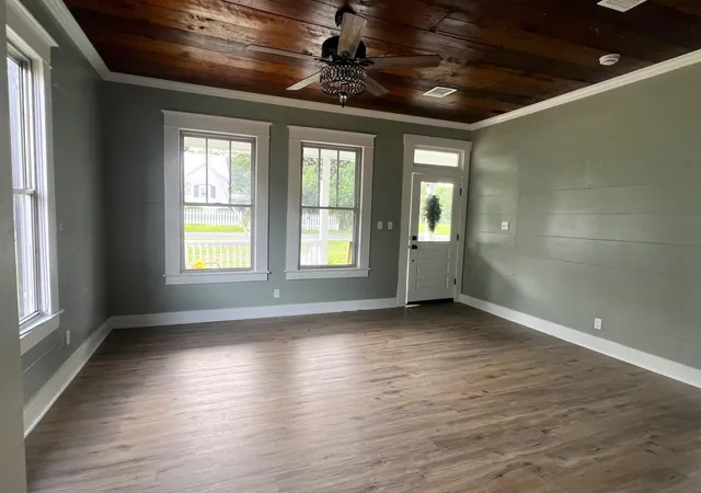 Photo 4 of Single family home for sale at 106 N Scott St, Fayetteville, TX 78940 | MLS# 45671394 | Listing updated on 2026-09-15