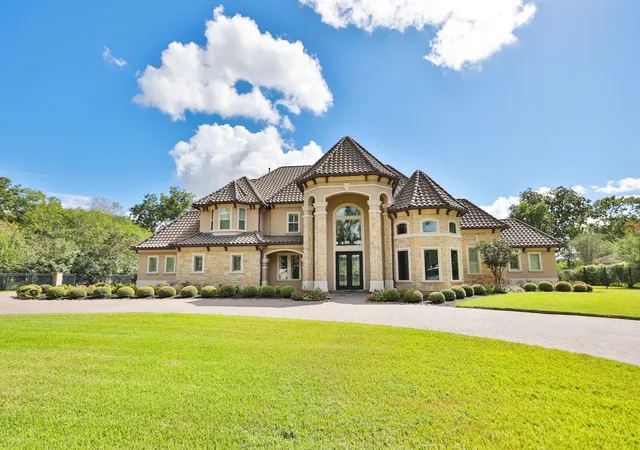 Photo 1 of Mansion for sale at 11 Westpoint Dr, Missouri City, TX 77459 | MLS# 34931142 | Listing updated on 2026-09-18
