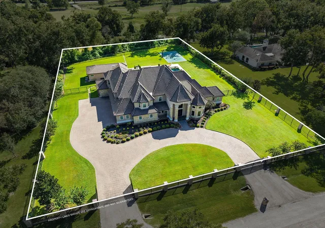 Photo 2 of Mansion for sale at 11 Westpoint Dr, Missouri City, TX 77459 | MLS# 34931142 | Listing updated on 2026-09-18