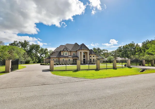 Photo 3 of Mansion for sale at 11 Westpoint Dr, Missouri City, TX 77459 | MLS# 34931142 | Listing updated on 2026-09-18