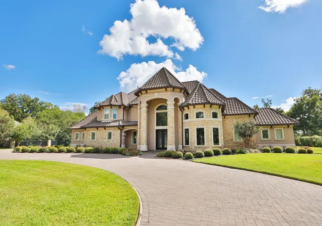 Photo 4 of Single family home for sale at 11 Westpoint Dr, Missouri City, TX 77459 | MLS# 34931142 | Listing updated on 2026-09-18