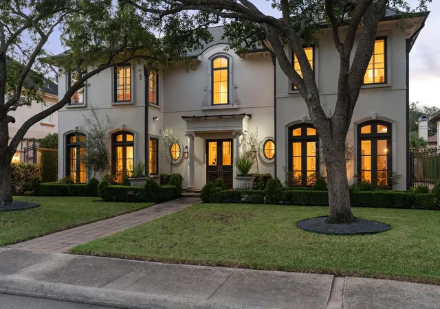Photo 3 of Single family home for sale at 4012 Piping Rock Ln, Houston, TX 77027 | MLS# 40836545 | Listing updated on 2026-09-16