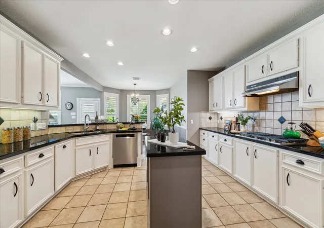 Photo 3 of Single family home for sale at 8206 Shoregrove Dr, Humble, TX 77346 | MLS# 49373244 | Listing updated on 2026-09-18