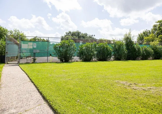 Photo 3 of Townhouse for sale at 9517 Fondren Rd, Houston, TX 77074 | MLS# 58714212 | Listing updated on 2026-10-08