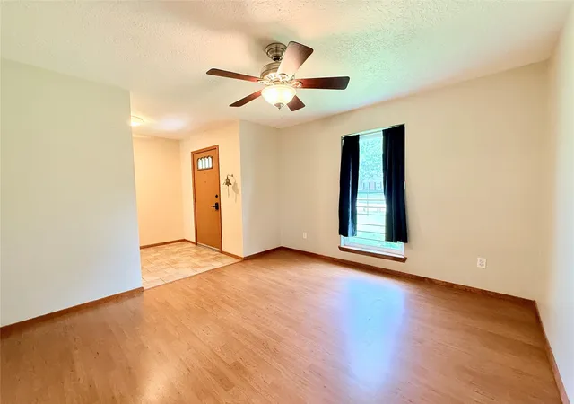 Photo 4 of Single family home for sale at 2410 Point Comfort Ct, Webster, TX 77598 | MLS# 65526327 | Listing updated on 2026-09-21