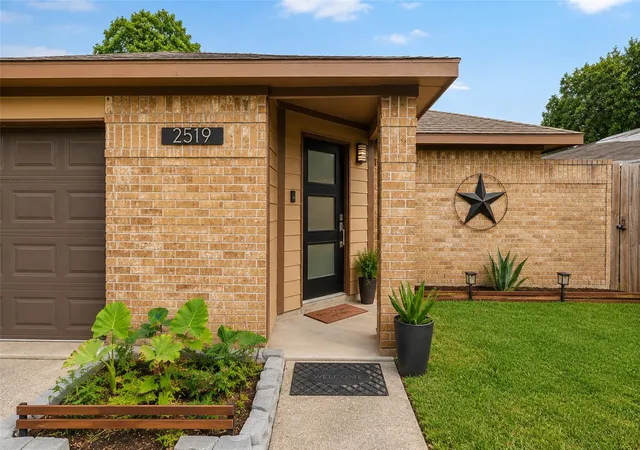 Photo 2 of Single family home for sale at 2519 Spring Dusk Ln, Spring, TX 77373 | MLS# 39292793 | Listing updated on 2026-09-04