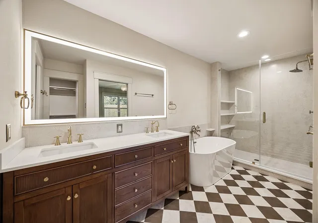 Photo 3 of Single family home for sale at 2226 Lamonte Ln, Houston, TX 77018 | MLS# 61571212 | Listing updated on 2026-10-08