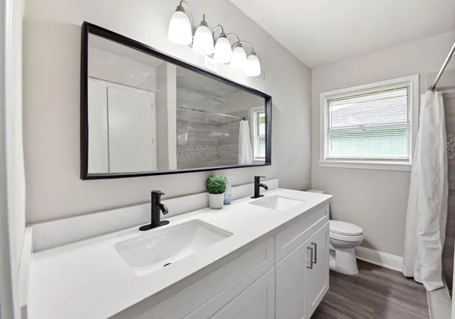 Photo 4 of Sale Pending at 6602 Reed Rd, Houston, TX 77087 | MLS# 77418819 | Listing updated on 2026-09-15