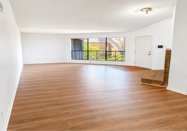 Photo 3 of Condo for sale at 3150 Walnut Bnd Ln #622, Houston, TX 77042 | MLS# 10465199 | Listing updated on 2026-09-06