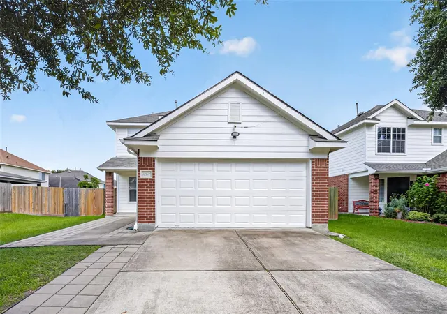 Single family home for sale at 12710 Paso Del Flores Dr, Houston, TX 77045 | MLS# 54336338