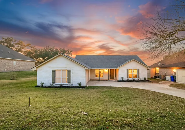 Photo 1 of Single family home for sale at 1328 Green Briar Dr, Huntsville, TX 77340 | MLS# 51936070 | Listing updated on 2026-09-28