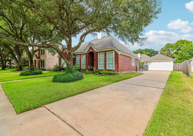 Photo 2 of Sale Pending at 1906 Dawn Hollow Ln, Katy, TX 77494 | MLS# 30542484 | Listing updated on 2026-09-23