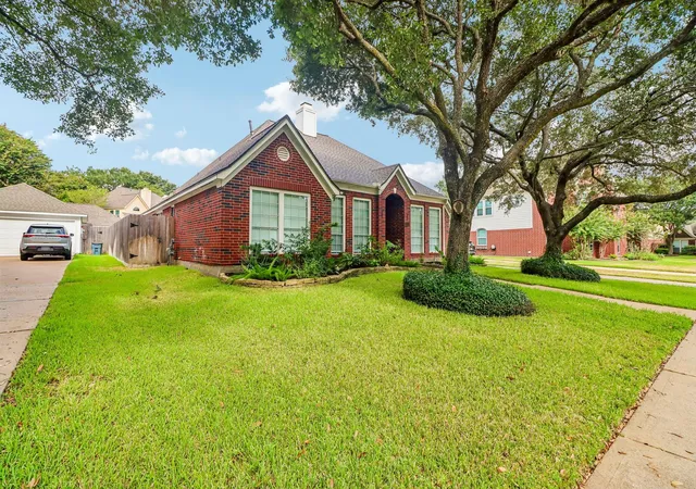 Photo 3 of Sale Pending at 1906 Dawn Hollow Ln, Katy, TX 77494 | MLS# 30542484 | Listing updated on 2026-09-23