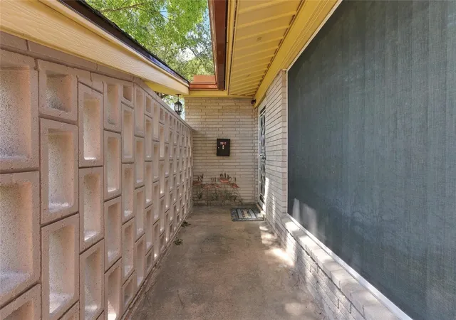 Photo 4 of Single family home for sale at 7902 Mobud Dr, Houston, TX 77036 | MLS# 77641697 | Listing updated on 2026-09-24