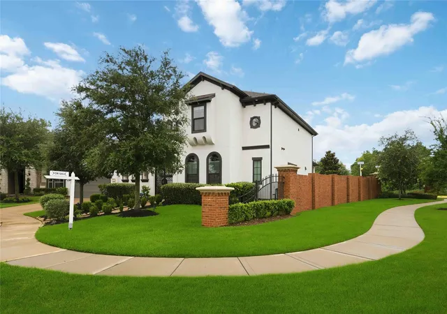Photo 3 of Single family home for sale at 10623 Sawmill Park Dr, Missouri City, TX 77459 | MLS# 39155230 | Listing updated on 2026-09-19