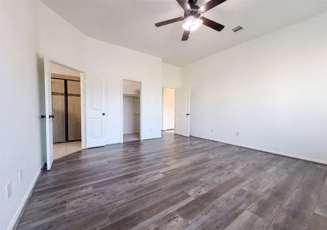 Photo 3 of Sale Pending at 5923 Carnaby Ln, Rosenberg, TX 77471 | MLS# 29890516 | Listing updated on 2026-10-06