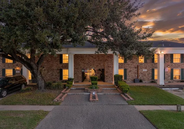 Photo 1 of Condo for sale at 5343 Richmond Ave #29, Houston, TX 77056 | MLS# 50879552 | Listing updated on 2026-10-07