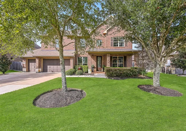 Photo 1 of Single family home for sale at 2433 Prairie Mist Ln, Friendswood, TX 77546 | MLS# 82899601 | Listing updated on 2026-09-18