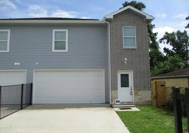 Single family home for sale at 8205 Oak Knoll Ln #B, Houston, TX 77028 | MLS# 89042217