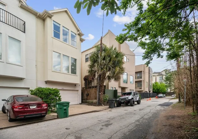 Photo 2 of Townhouse for sale at 2427 Ralph St, Houston, TX 77006 | MLS# 6490043 | Listing updated on 2026-09-05