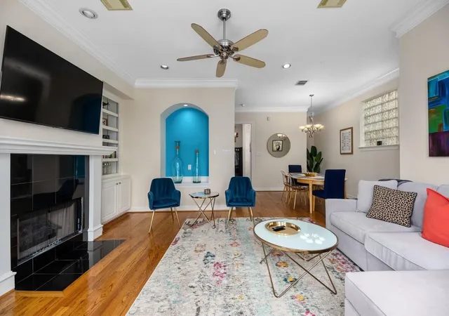 Photo 4 of Townhouse for sale at 2427 Ralph St, Houston, TX 77006 | MLS# 6490043 | Listing updated on 2026-09-05