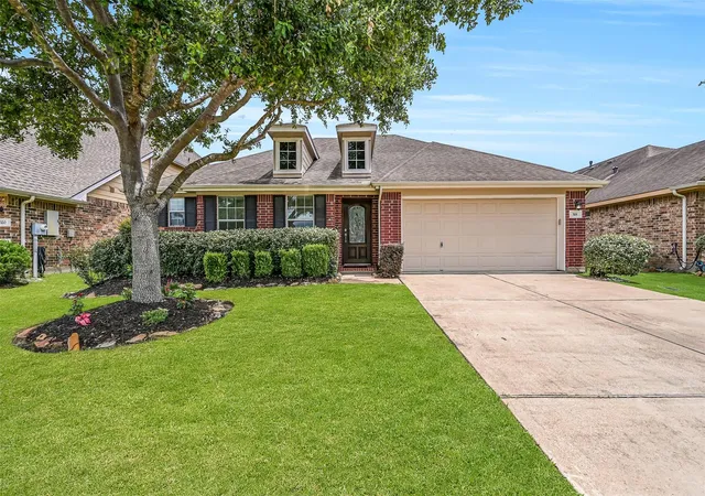 Photo 1 of Single family home for sale at 318 Lake Line Dr, Alvin, TX 77511 | MLS# 82442640 | Listing updated on 2026-09-18