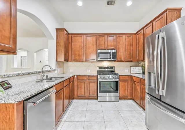 Photo 3 of Single family home for sale at 318 Lake Line Dr, Alvin, TX 77511 | MLS# 82442640 | Listing updated on 2026-09-18
