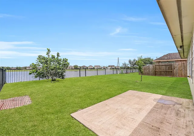 Photo 3 of Single family home for sale at 318 Lake Line Dr, Alvin, TX 77511 | MLS# 82442640 | Listing updated on 2026-09-18