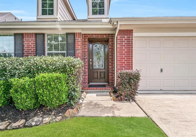 Photo 4 of Single family home for sale at 318 Lake Line Dr, Alvin, TX 77511 | MLS# 82442640 | Listing updated on 2026-09-18