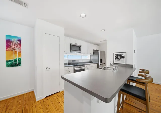 Photo 4 of Townhouse for sale at 1612 Drew St, Houston, TX 77004 | MLS# 46125998 | Listing updated on 2026-09-09