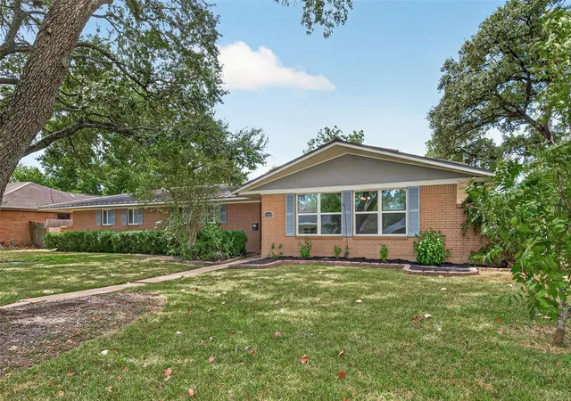 Photo 1 of Sale Pending at 11310 Gaymoor Dr, Houston, TX 77035 | MLS# 61419071 | Listing updated on 2026-09-22