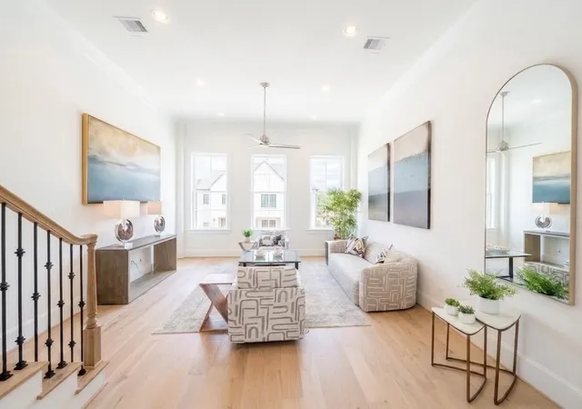 Photo 2 of Townhouse for sale at 5921 Cottage Grv Lake Dr, Houston, TX 77007 | MLS# 41185712 | Listing updated on 2026-09-16