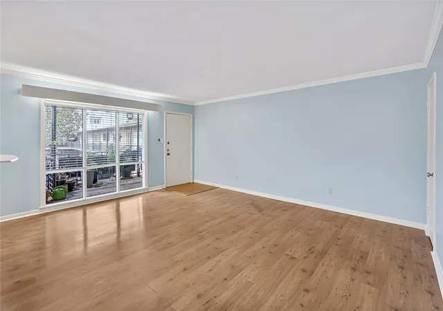 Listing Photo 4 - Condo for sale in building located at 3809 N Braeswood Blvd, Houston, TX 77025 - Unit #30