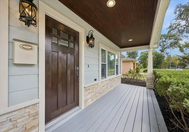 Photo 3 of Sale Pending at 1614 Wakefield Dr, Houston, TX 77018 | MLS# 77780413 | Listing updated on 2026-09-17