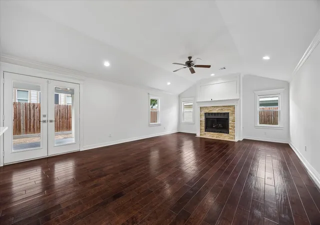 Photo 4 of Sale Pending at 1614 Wakefield Dr, Houston, TX 77018 | MLS# 77780413 | Listing updated on 2026-09-23