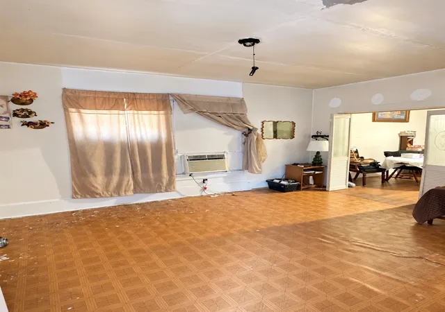Photo 3 of Single family home for sale at 3317 Pease St, Houston, TX 77003 | MLS# 72443915 | Listing updated on 2026-09-25
