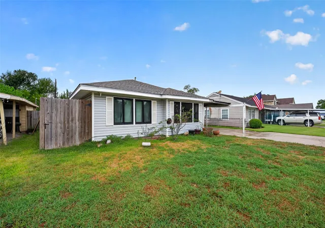 Photo 2 of Single family home for sale at 306 Tilden Dr, Pasadena, TX 77506 | MLS# 66908793 | Listing updated on 2026-09-03